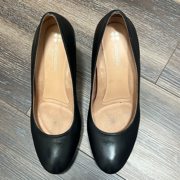Naturalizer Black pumps Size9WW - Picture 2 of 3